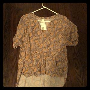 Summer shirt with patterns.